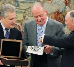 El Rey, con Aleksander Kwasniewski y Viatcheslav Kantor