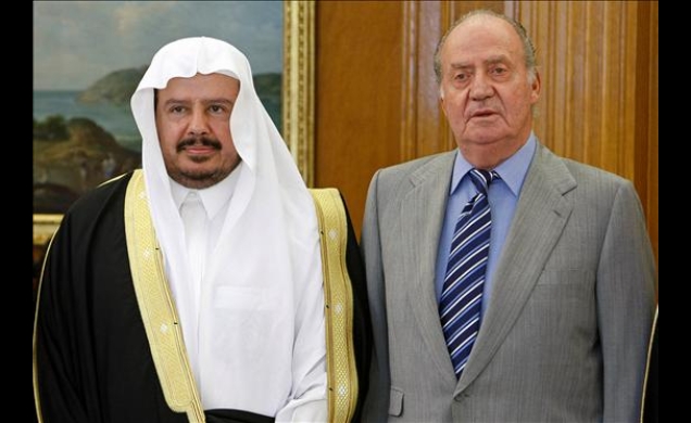 Don Juan Carlos con el presidente del Consejo Consultivo del Reino de Arabia Saudí