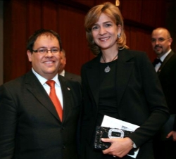 Doña Cristina, con el director, Igor Ijurra