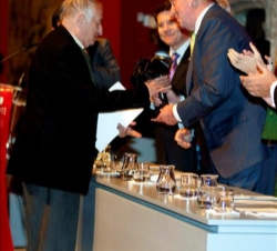 El Rey entrega el Premio a Juan Goytisolo