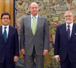 Don Juan Carlos, el presidente del BID y el secretario de Estado de Asuntos Exteriores e Iberoamericanos