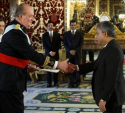 Su Majestad el Rey recibe la Carta Credencial del Embajador de la República Popular de Bangladesh