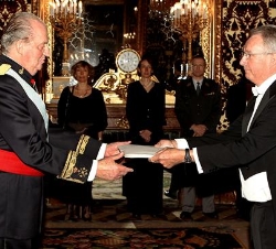 Don Juan Carlos recibe la Carta Credencial del Embajador de la Confederación Suiza