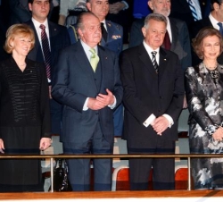 Los Reyes, con el Presidente de Hungría y su esposa