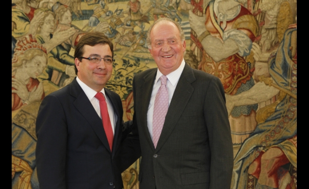 Don Juan Carlos junto a Guillermo Fernández Vara