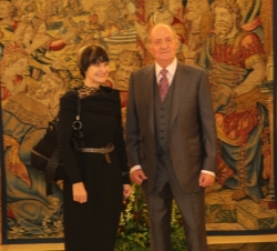 Su Majestad el Rey junto a la Presidenta y Consejera Federal de Asuntos Exteriores de la Confederación Suiza