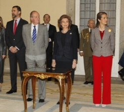 Los Reyes, los Príncipes, la Infanta Doña Elena y el secretario de Estado para el Deporte, Jaime Lissavetzky