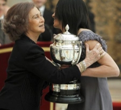 Edurne Pasaban recibe de manos de la Reina el Premio Reina Sofía