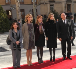 Su Alteza Real al Princesa de Asturias junto al presidente del Senado, la Ministra de Sanidad, Política Social e Igualdad, la Ministra de Ciencia e In