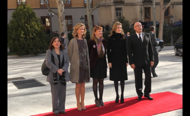 Su Alteza Real al Princesa de Asturias junto al presidente del Senado, la Ministra de Sanidad, Política Social e Igualdad, la Ministra de Ciencia e In