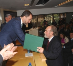 El Príncipe entrega un reconocimiento a Carlos Güell de Sentmenat por su trayectoria personal