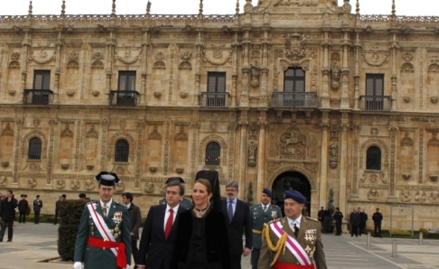 Su Alteza Real la Infanta Doña Elena a su llegada a León