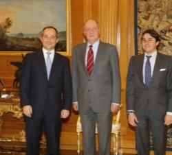 Su Majestad el Rey con Frédéric Oudéa y Donato González
