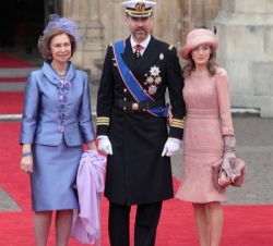 Su Majestad la Reina y Sus Altezas Reales los Príncipes de Asturias, en la Abadía de Westminster