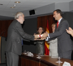 El Príncipe entrega la acreditación a Jordi Folgado