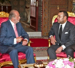 Don Juan Carlos y Mohamed VI, durante su encuentro en el Palacio Real de Marraquech