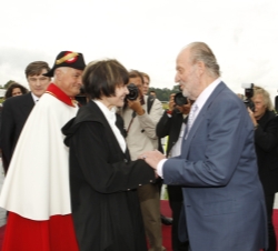 Saludo entre Don Juan Carlos y la Presidenta de la Confederación Suiza