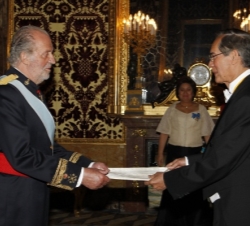 Don Juan Carlos recibe las credenciales del embajador de la República de Filipinas