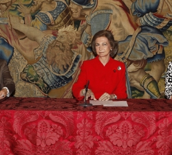 La Reina, en la mesa presidencial