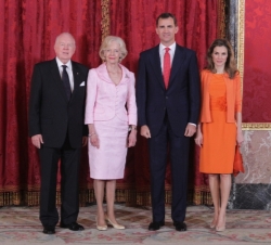 Los Príncipes, acompañados por la Gobernadora General de Australia, Sra. Quentin Bryce y su esposo