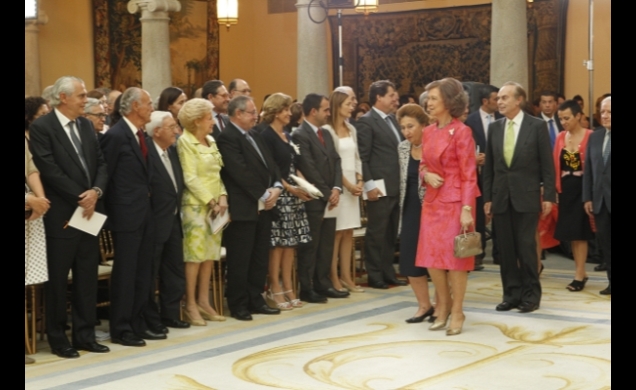 Su Majestad la Reina a su llegada a la Clausura junto a Su Alteza Real la Infanta Doña Margarita y el Duque de Soria