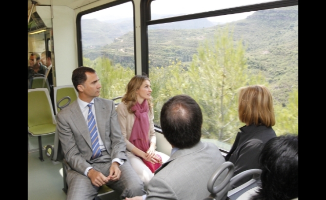 Don Felipe y Doña Letizia durante su viaje en el tren cremallera
