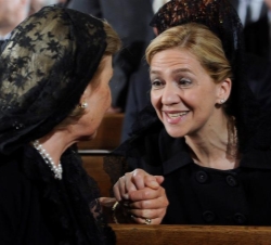 Doña Cristina conversa con la Princesa María de Liechtenstein