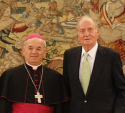 Don Juan Carlos junto a Monseñor Renzo Fratini