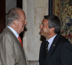Don Juan Carlos con el presidente del Parlamento de las Illes Balears