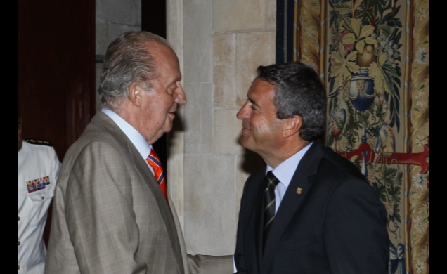Don Juan Carlos con el presidente del Parlamento de las Illes Balears