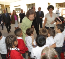 Su Majestad la Reina conversó con los niños del Colegio de Educación Infantl y Primaria Fernando el Católico
