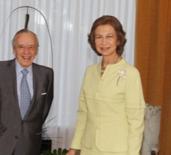 Su Majestad la Reina junto al Presidente de la FAD, JoséÁngel Sánchez Asiaín