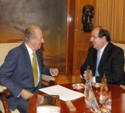 Don Juan Carlos junto al Presidente de la Junta de Castilla y León, durante la reunión