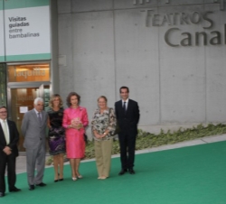 Doña Sofía junto a la ministra de Ciencia e Innovación, Cristina Garmendia; el secretario de Estado de Investigación, Felipe Pétriz; el consejero de A