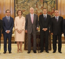 Sus Majestades los Reyes junto al presidente del Gobierno, José Luis Rodríguez Zapatero, el presidente del Congreso de los Diputados, José Bono, el pr