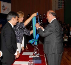 La Infanta Doña Cristina entrega la Gran Cruz de la Real Orden del Mérito Deportivo al seleccionador nacional, Vicente del Bosque