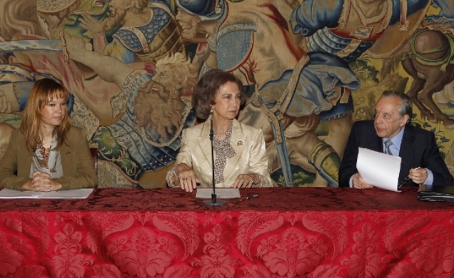 Doña Sofía junto a la ministra de Sanidad, Leire Pajín, el presidente de la Fundación de Ayuda Contra la Drogadicción, JoséÁngel Sánchez Asiaín en la 