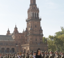 La Infanta Doña Cristina pasa revista a las tropas que rendían honores