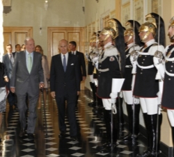 Su Majestad el Rey a su llegada al Palazzo Grimaldi della Meridiana
