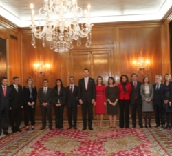 Los Príncipes con los representantes de la Asociación de Centros de Empresas Públicos del Principado de Asturias