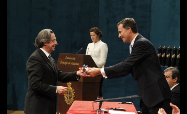 El Príncipe entrega el diploma a Riccardo Muti