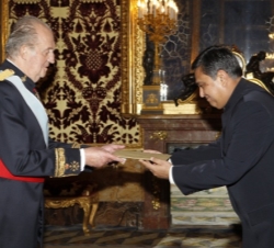 Don Juan Carlos recibe la credencial del Embajador de la República de la India