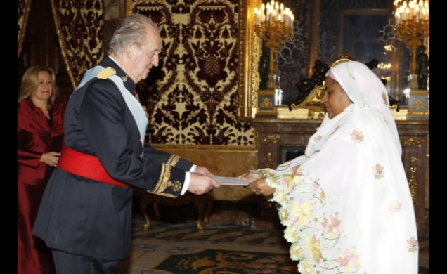 Don Juan Carlos recibe la credencial de la Embajadora de la República de Sudán