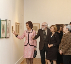 Doña Sofía durante la inauguración de la exposición'ALCAÍN, MIRADAS SOBRE PAPEL. Retrospectiva gráfica 1969-2011'