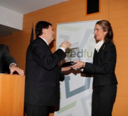 Su Alteza hace entrega del Premio al rector de la Universidad de Zaragoza