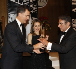 El Príncipe entrega el premio Mariano de Cavia a Manuel Martín Ferrán