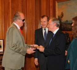 Don Juan Carlos hace entrega del Premio