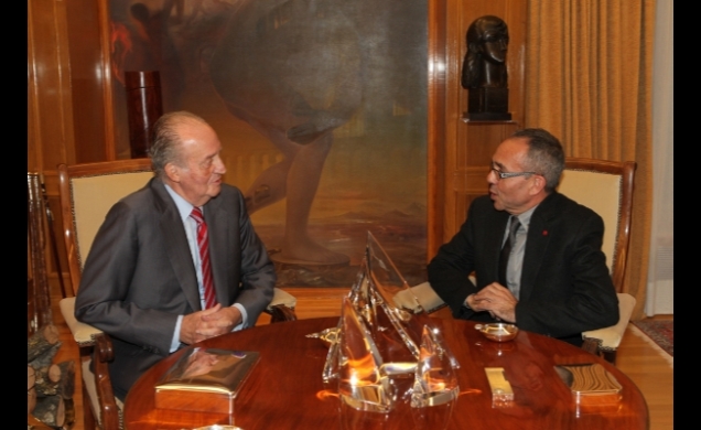 Don Juan Carlos conversa con Joan Coscubiela Conesa, representante designado por Iniciativa per Catalunya Verds