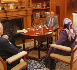 El Rey, Su Alteza el Jeque Abdullah, el ministro de Asuntos Exteriores y de Cooperación, José Manuel García-Margallo y la embajadora de los EmiratosÁr