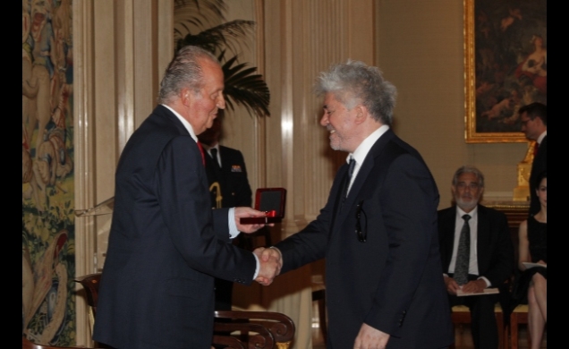 Su Majestad el Rey entrega la Medalla al director de cine Pedro Almodóvar